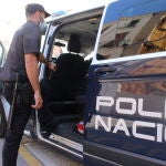 Los agentes detuvieron al hombre tras la agresión