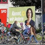 Carteles electores de Olaf Scholz (SPD), Annalena Baerbock (verdes) y Armin Laschete (CDU/CSU) en Gelsenkirchen