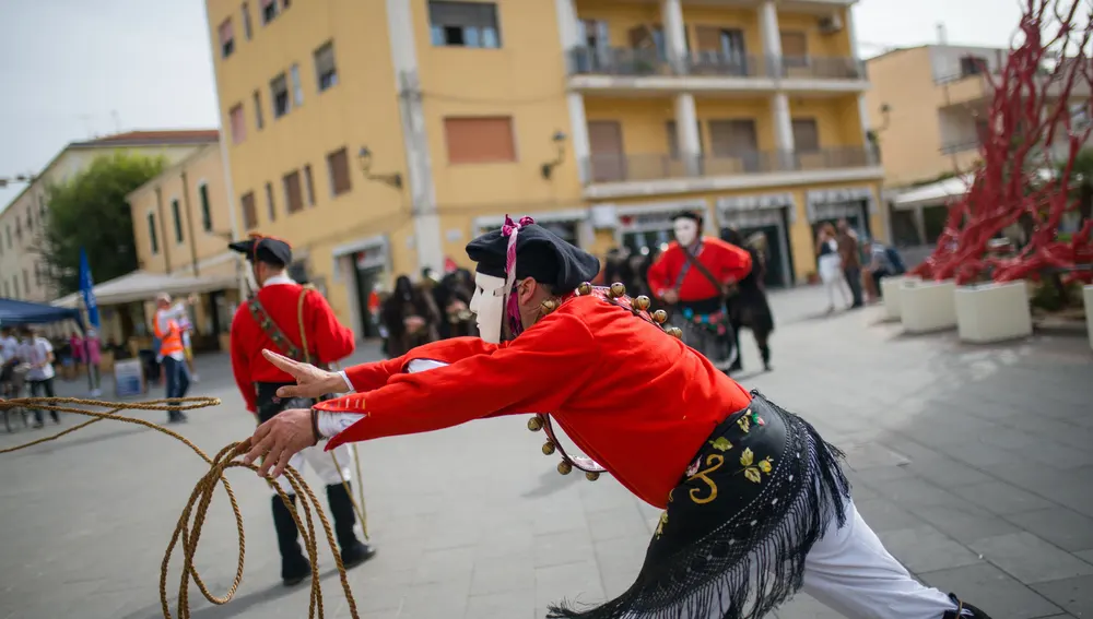 Bailes sardos en el festival Adifolk, a 22 de septiembre de 2021, en LíAlguer, Cerdeña (Italia).25 SEPTIEMBRE 2021;PUIGDEMONT;ITALIA;CERDEÑA;CATALUÑALorena Sopêna / Europa Press25/09/2021