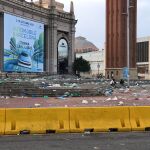 Destrozos tras los botellones de las Fiestas de la Mercè