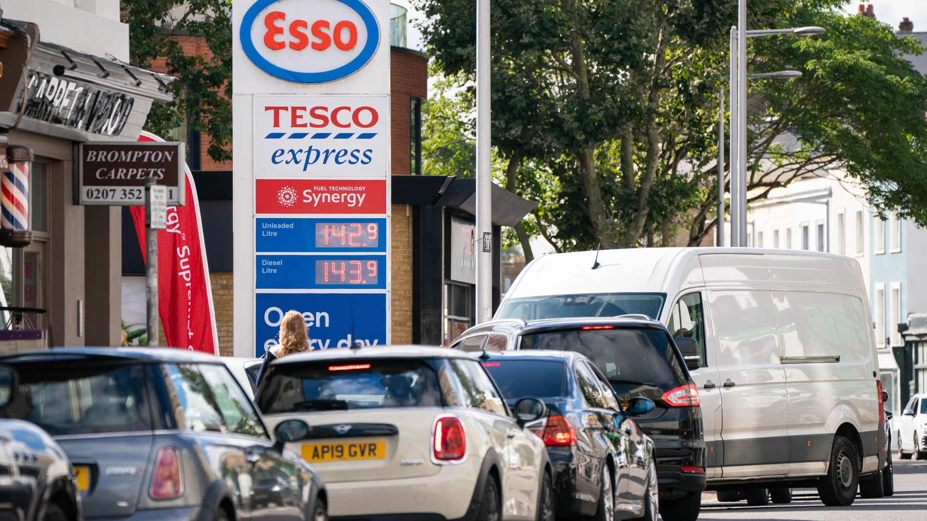 El Ejecutivo añade que está tomando otras medidas provisionales contra la presión que sufre la cadena de suministros en la alimentación,