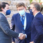 El presidente de la Junta de Castilla y León, Alfonso Fernández Mañueco, junto a Ximo Puig y Alberto Núñez Feijoo