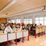 Alumnos de la Facultad de Farmacia de la Universidad del País Vasco en Vitoria