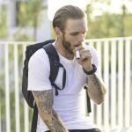 Pasar a alternativas sin humo como el cigarrillo electrónico reduce el riesgo de contraer enfermedades ligadas al tabaquismo en los fumadores.