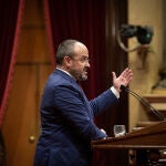 El presidente del PP de Cataluña, Alejandro Fernández, interviene en la segunda sesión del Pleno en el Parlament de Cataluña.