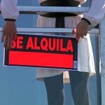 Cartel de un alquiler de vivienda