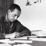 Miguel Delibes escribiendo
