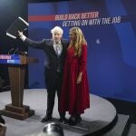 El primer ministro Boris Johnson junto a su mujer Carrie, embarazada de su segundo hijo, en la conferencia política del Partido Conservador