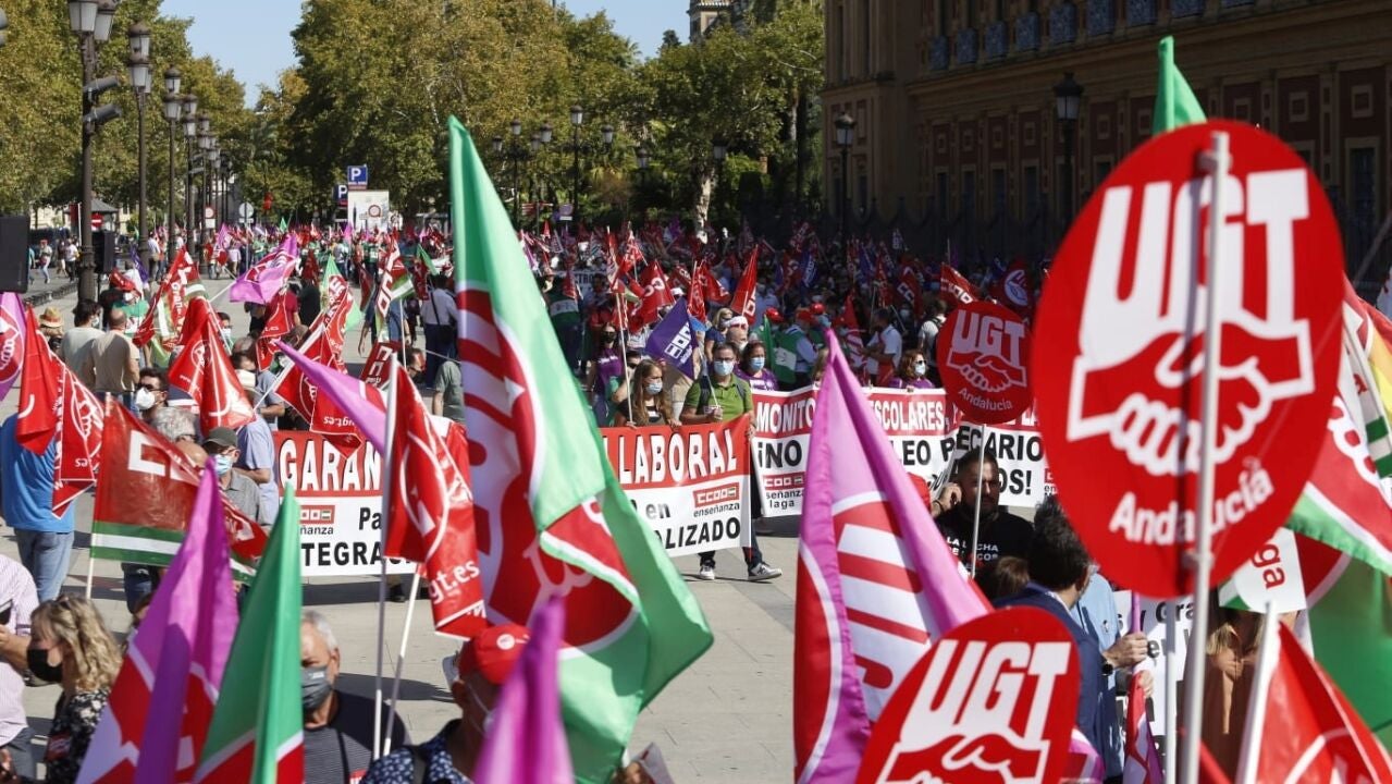 CC OO y UGT saltan del diálogo a la batalla en la calle contra la Junta ...