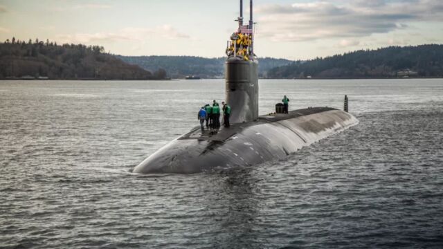 Fotografía de archivo de la Marina de los EEUU con un submarino de la clase USS Seawolf