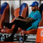 AMDEP679. CARACAS (VENEZUELA), 07/10/2021.- Neymar Jr de Brasil observa hoy desde el banco el partido contra Venezuela por las eliminatorias sudamericanas al Mundial de Catar 2022, en el Estadio Olímpico de la UCV en Caracas (Venezuela). EFE/ Miguel Gutiérrez