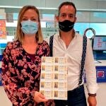 Toni y Soraya son los dueños de la administración La Sort de la localidad valenciana de Alzira