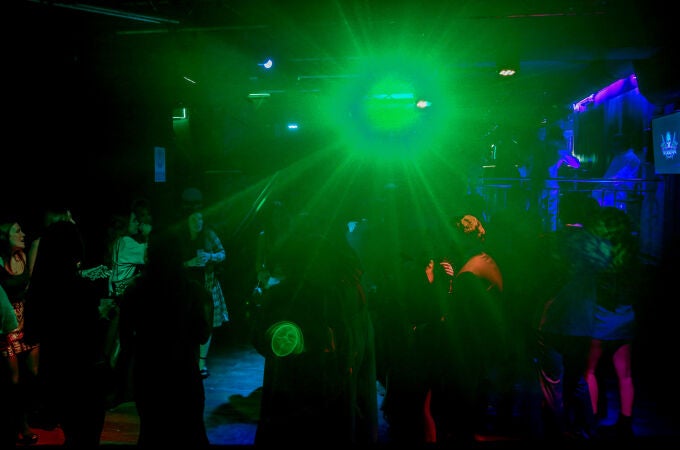Muchas jóvenes inglesas están siendo atacadas en discotecas con jeringuillas con sedantes