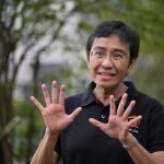 La coganadora del Premio Nobel de la Paz, Maria Ressa, durante una entrevista hoy en Manila
