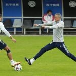Luis Enrique defiende a Rodri durante el entrenamiento de la selección