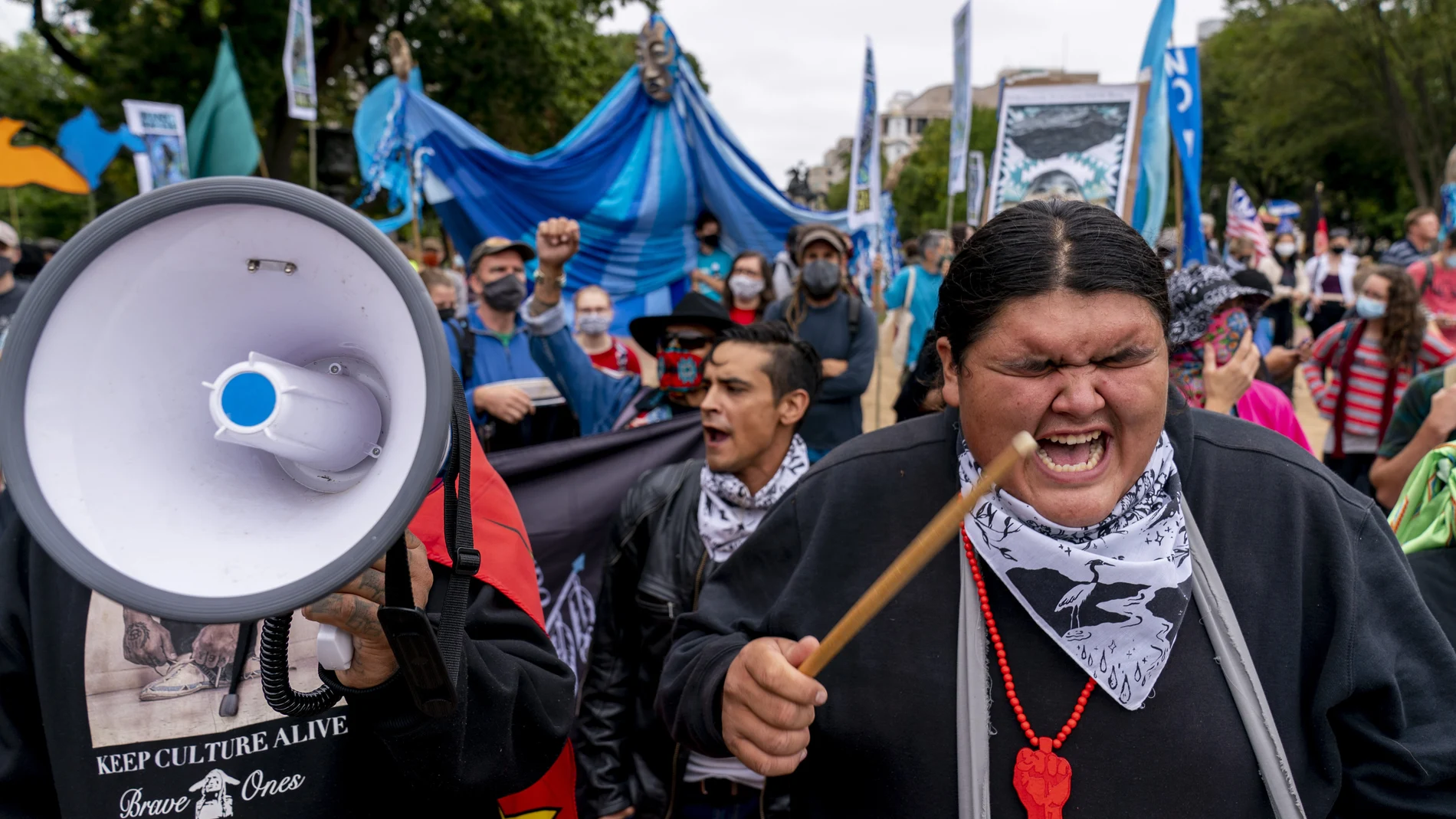 Indígenas se manifiestan ayer frente a la Casa Blanca en Washington