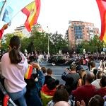 Llegada del coche de los Reyes Felipe y Letizia, al desfile militar del 12 de Octubre por el Paseo de la Castellana de Madrid para festejar este martes el Día de la Fiesta Nacional