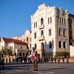 El inspector general del Ejército, Fernando Aznar Ladrón de Guevara, en el acuartelamiento de El Bruc de Barcelona por el Día de la Fiesta Nacional de España