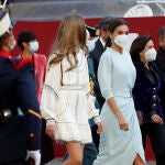La Reina Letizia y la Infanta Sofía durante el desfile del Día de la Hispanidad.