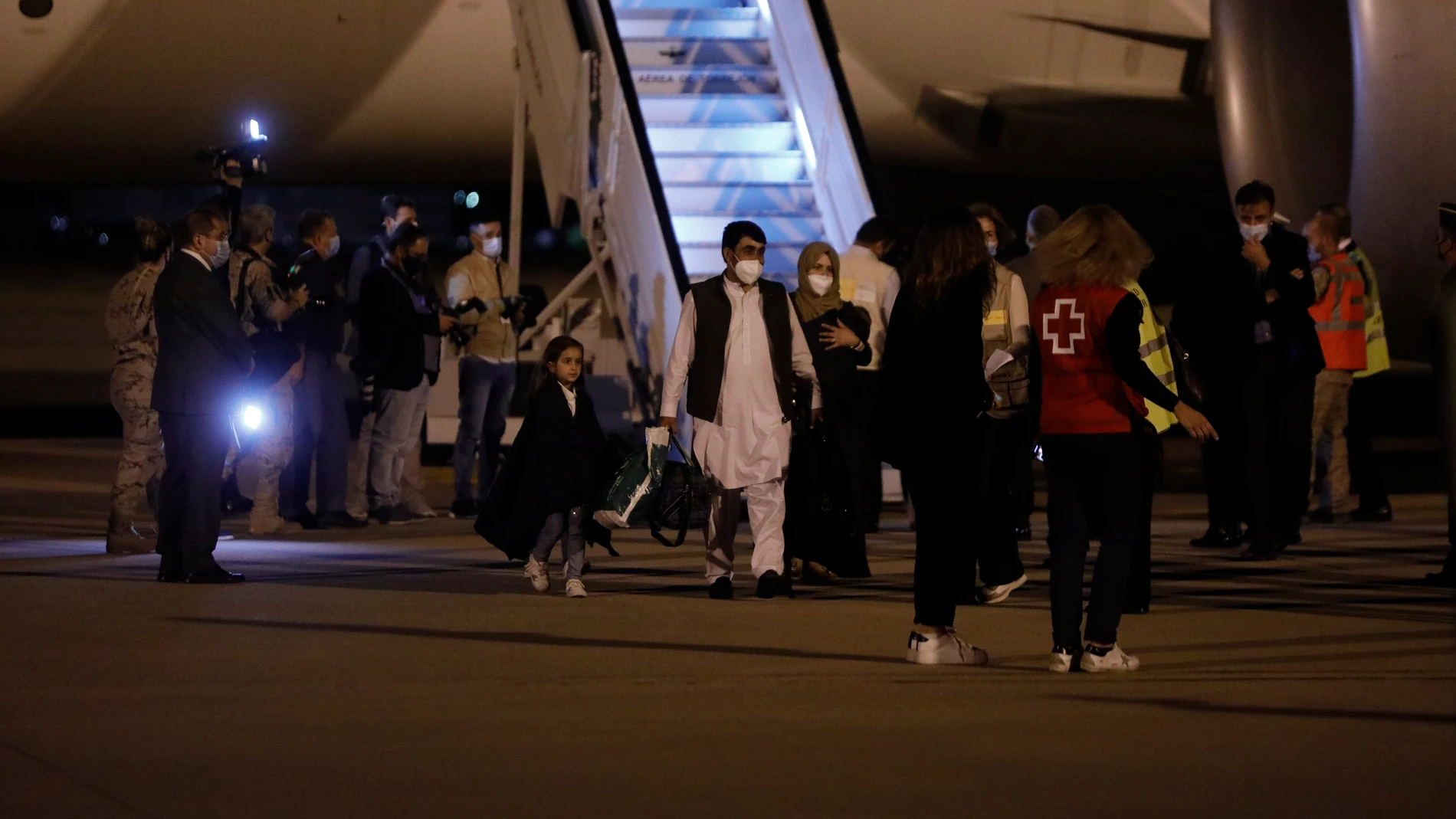 Llegada de refugiados afganos a Torrejón de Ardoz esta noche