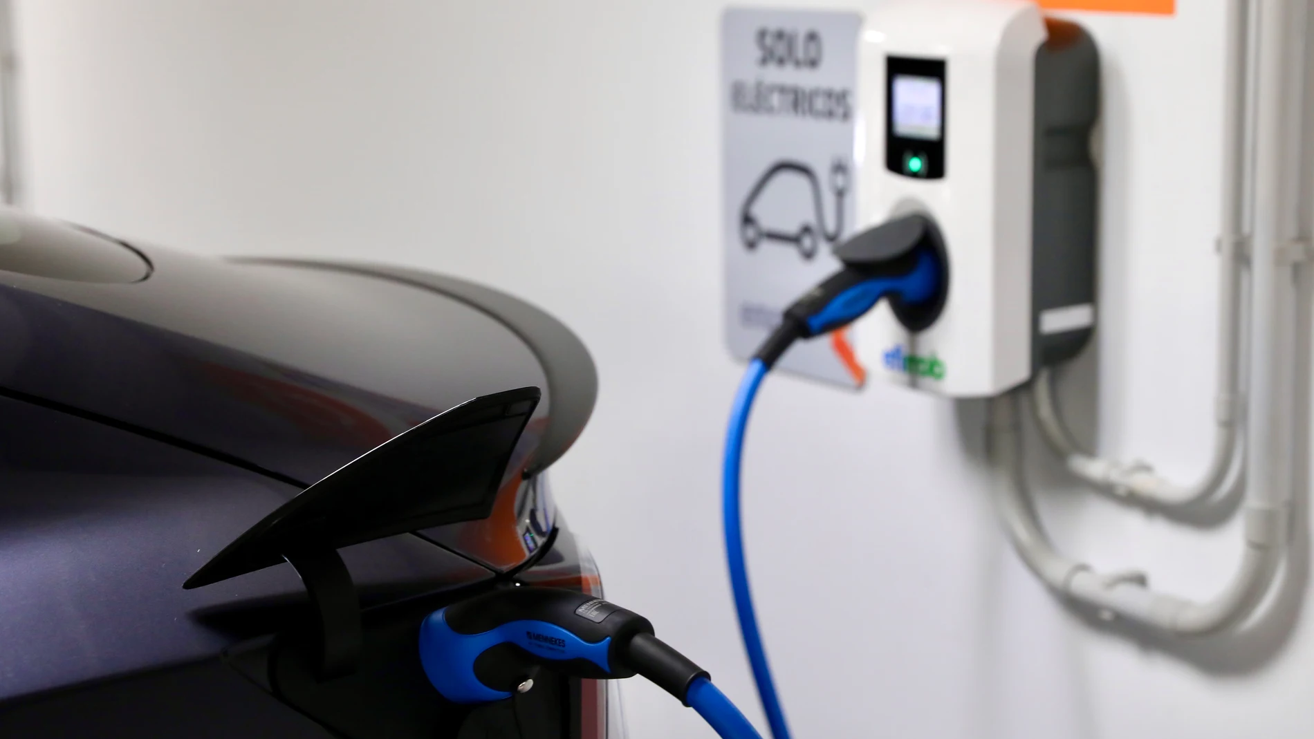 Estación de carga para coches eléctricos