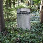 Lápida del erudito judío Max Friedlaender en Stahnsdorf, en las afueras de Berlín