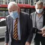 New Zealand businessmen Ron Brierley, left, arrives at the Local Downing Centre Court in Sydney, Thursday, Oct. 14, 2021, to be sentenced for possessing child sex abuse images. Brierley, one of New Zealandâ€™s most well-known businessmen, was sentenced to 14 months in prison for possessing child sex abuse images. (AP Photo/Rick Rycroft)