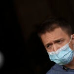 El líder de Más País, Íñigo Errejón, atiende a los medios frente al Ayuntamiento de Valencia, a 15 de octubre de 2021