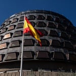 Fachada del Tribunal Constitucional, a 15 de octubre de 2021, en Madrid (España). El Gobierno y el PP han llegado a un acuerdo este jueves que permitirá renovar el Tribunal Constitucional, el Tribunal de Cuentas, el Defensor del Pueblo y la Agencia de Protección de Datos. El pacto se produjo apenas 24 horas después de que en la sesión de control del Congreso el líder del PP, ofreciera al jefe del Ejecutivo renovar los órganos constitucionales pendientes, al margen del CGPJ, que ha sido el principal escollo de las negociaciones estos meses.15 OCTUBRE 2021;GOBIERNO;JUSTICIA;TRIBUNAL CONSTITUCIONAL;PP;POLÍTICA;INSTITUCIONESAlejandro Martínez Vélez / Europa Press15/10/2021