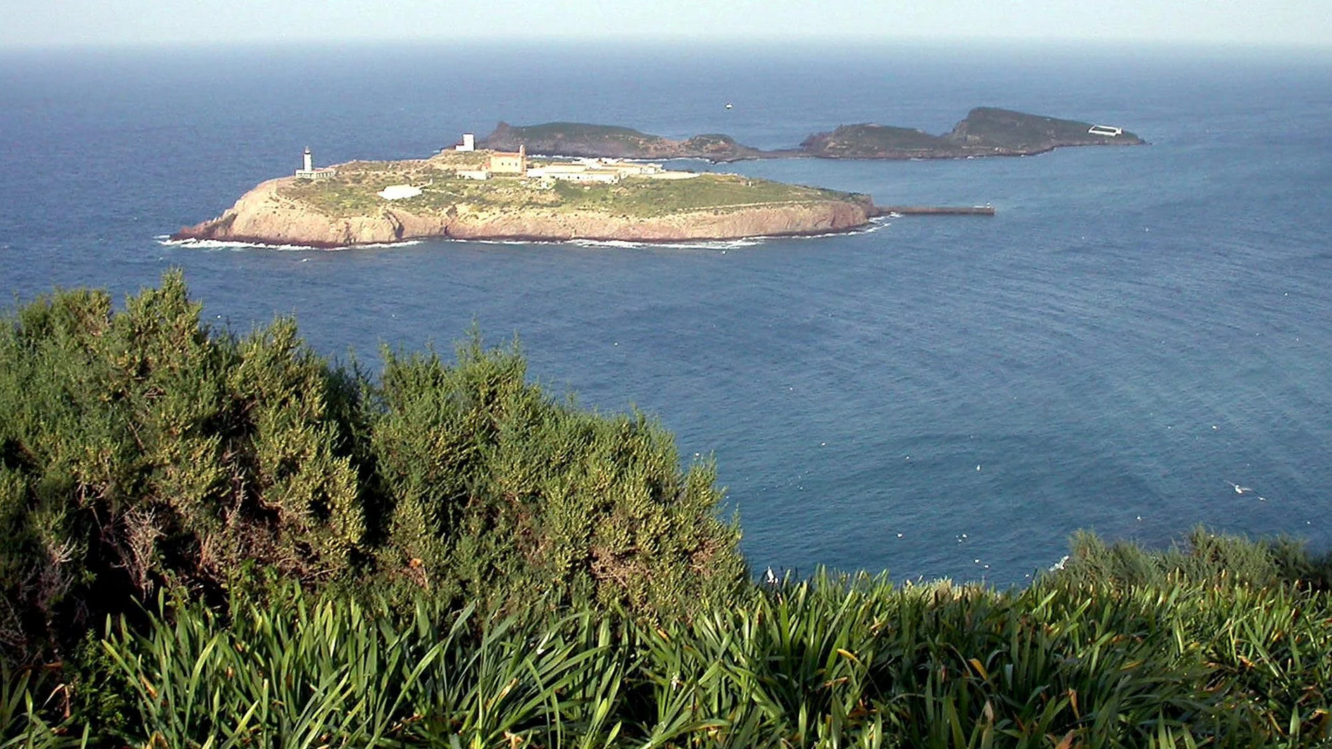 Vista de la isla de Isabel II, la única habitada del archipiélago de Chafarinas