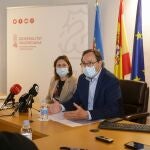 El conseller de Hacienda, Vicent Soler, y la consellera de Participación, Rosa Pérez