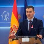 El portavoz del PSOE, Héctor Gómez, en rueda de prensa ofrecida este martes al término de la reunión de la Junta de Portavoces del Congreso. EFE/Fernando Alvarado