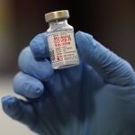 La investigación apunta a que la vacuna de Moderna es la más efectiva en todos los pacientes renales, trasplantados y no.