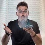Alex Clavero, en el cartel de su espectáculo "Mi madre es trending topic"