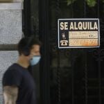 Cartel anunciando una vivienda en alquiler
