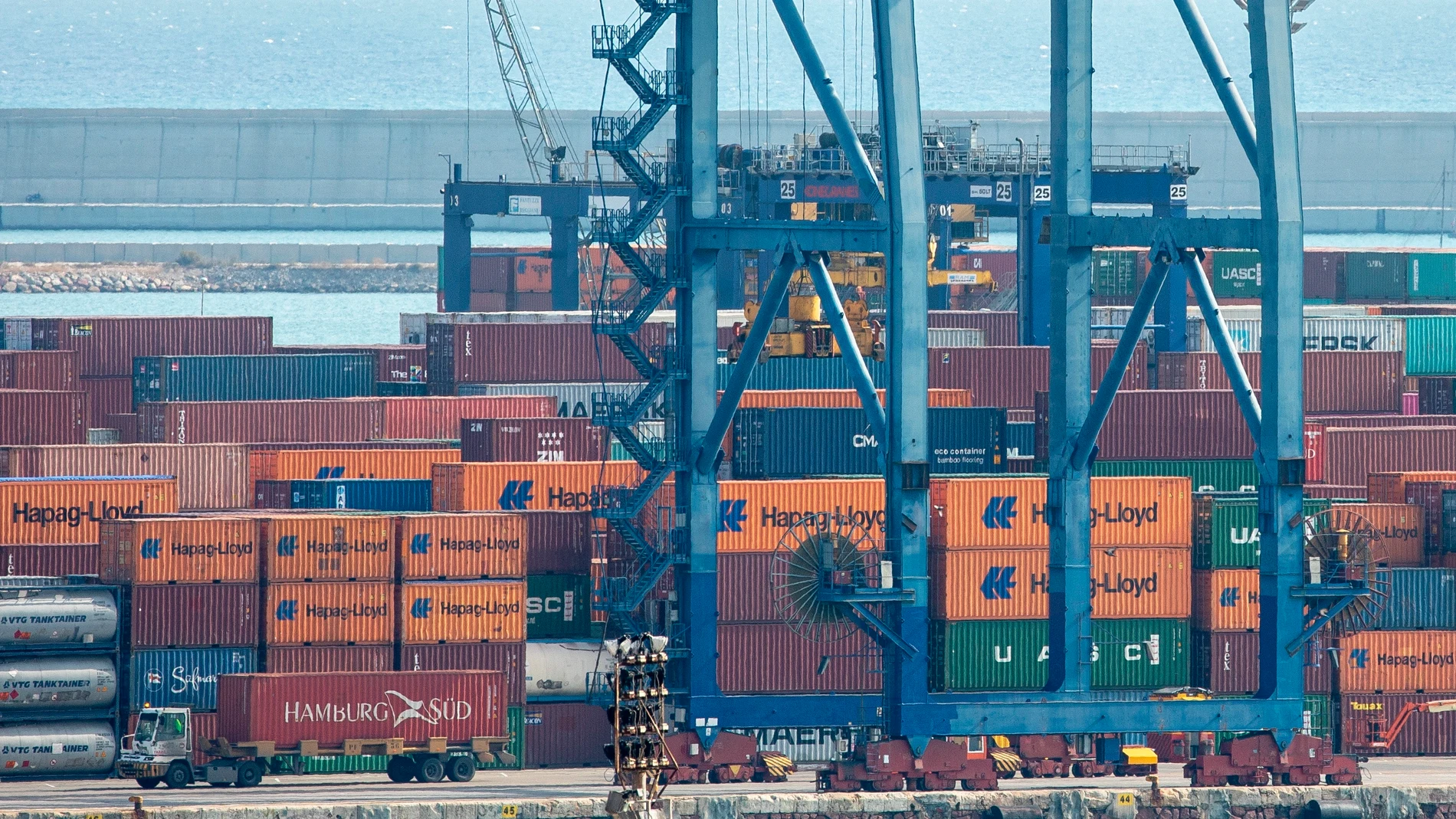 El aumento del coste del transporte después de la pandemia provoca que el traslado cueste a veces más que la mercancía