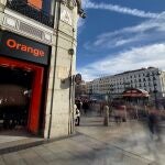 Exterior de la tienda de la compañía telefónica Orange, en la calle del Carmen de Madrid
