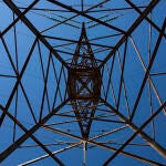 Torres de alta tensión y tendido eléctrico
