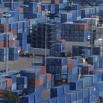 El colapso de los «containers», consecuencia de las restricciones pandémicas y las multas por las emisiones de CO2, dejará tras de sí una estela de caos, suciedad y embotellamiento que agravará la escasez y el impacto ecológico de la crisis del transporte mundial