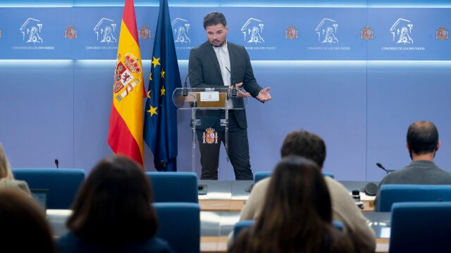 El portavoz parlamentario de ERC, Gabriel Rufián, durante una rueda de prensa en el Congreso