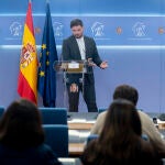 El portavoz parlamentario de ERC, Gabriel Rufián, durante una rueda de prensa en el Congreso