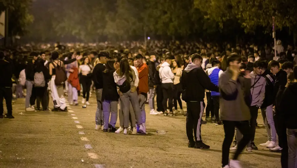Botellones y control policial en el Parque del Oeste en Madrid