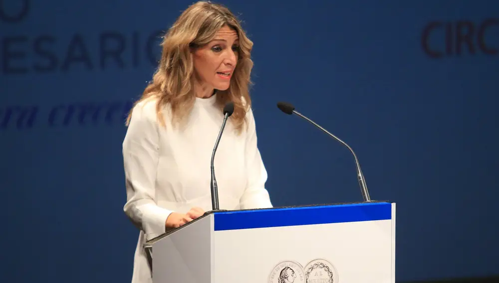 La vicepresidenta segunda del Gobierno y ministra de Trabajo y Economía Social, Yolanda Díaz, interviene en la entrega el VI Premio Reino de España a la Trayectoria Empresarial a Francisco Martínez-Cosentino, en Almería.