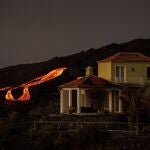 La lava amenaza más edificaciones