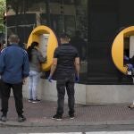 Colas en cajeros automáticos