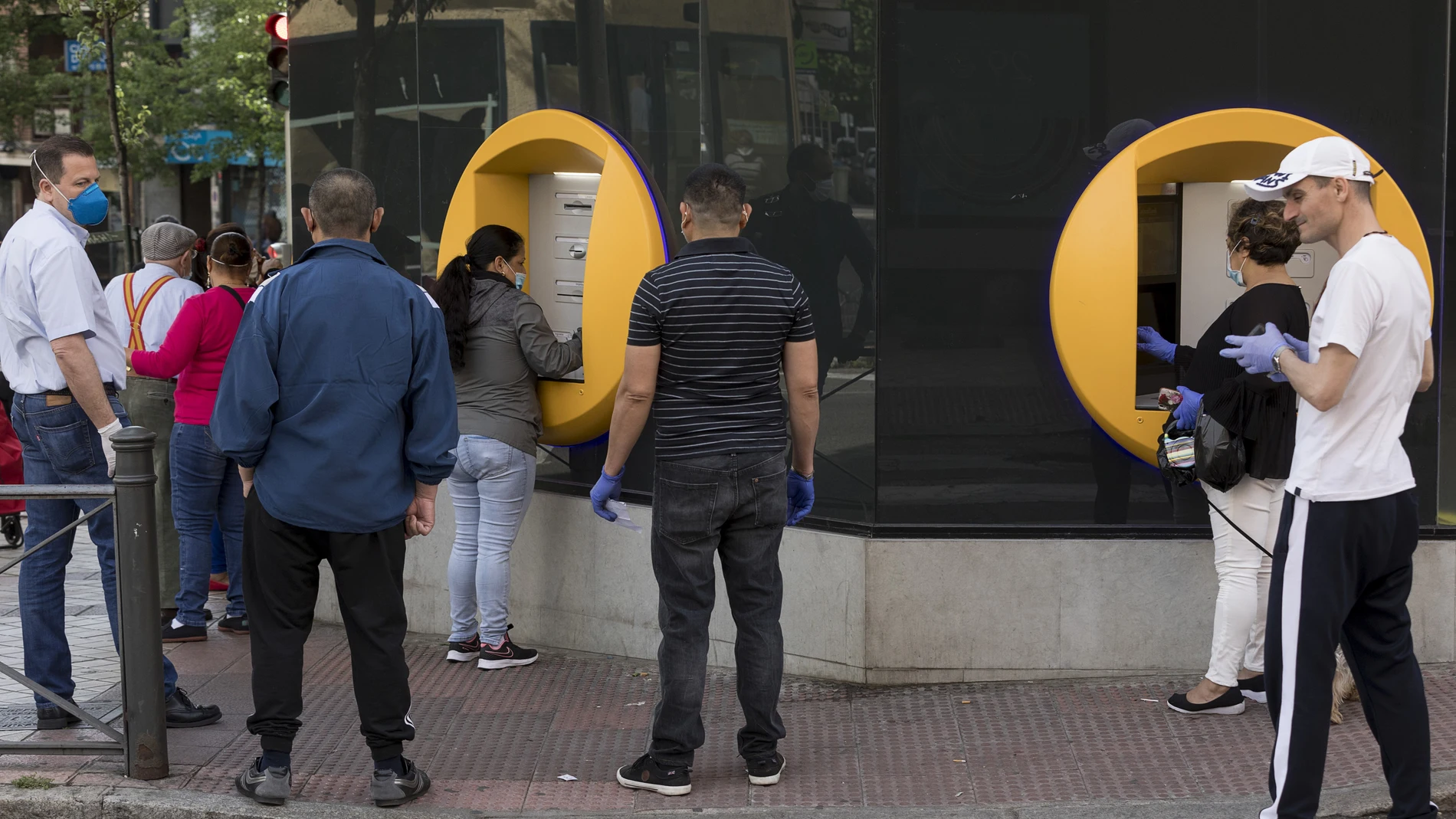 Colas en cajeros automáticos