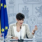 La ministra Portavoz y de Política Territorial, Isabel Rodríguez, ayer durante una rueda de Prensa posterior al Consejo de Ministros