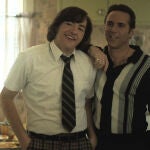 Michael Gandolfini (izquierda) y Alessandro Nivola en "Santos Criminales", también conocida como "The Many Saints of Newark"