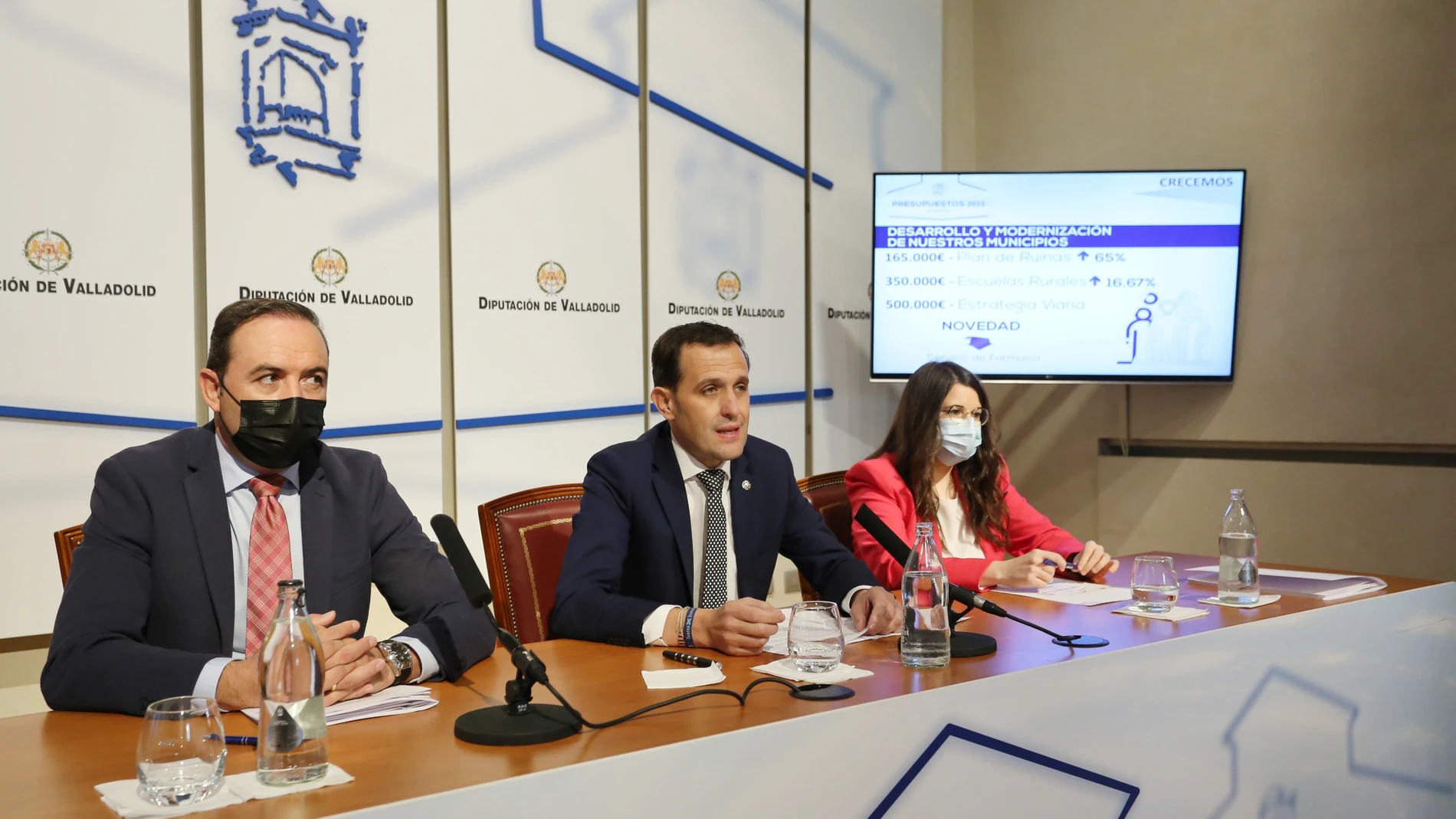 El presidente de la Diputación de Valladolid, Conrado Íscar, acompañado por los vicepresidentes primero, Victor Alonso Monge, y segunda, Gema Gómez, presentan el proyecto de Presupuestos de la Diputación de Valladolid para 2022