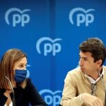 El presidente del PPCV, Carlos Mazón, acompañado de la secretaria general y síndica en Les Corts, María José Catalá
